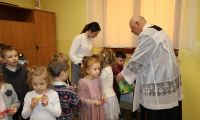 08.01.2026 Kolęda w przedszkolu ks. Proboszcz 1