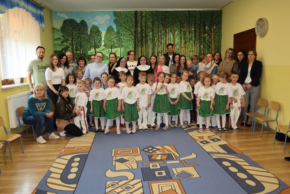 mt_gallery:14.05.2025r. Prezentacja tańców regionalnych Gr. Sarenki 1