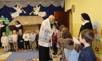 08.01.2026 Kolęda w przedszkolu ks. Proboszcz 1