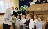 08.01.2026 Kolęda w przedszkolu ks. Proboszcz 1