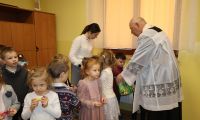 08.01.2026 Kolęda w przedszkolu ks. Proboszcz 1