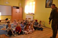 c_200_133_16777215_00_images_z_zycia_przedszkola_202526_spotkanie_z_żołnierzem_spotkanie_z_żołnierzem_1.JPG