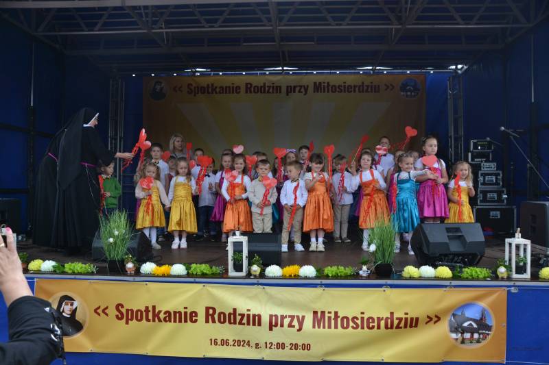 mt_gallery:16.06.2024 Festyn Spotkanie Rodzin przy Milosierdziu 1
